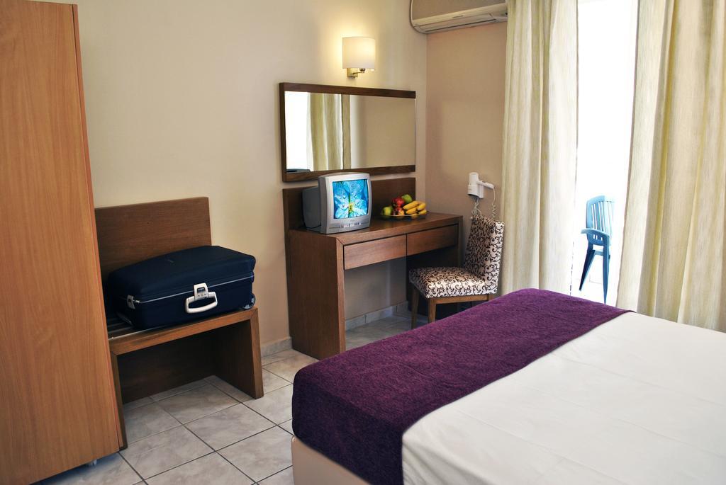 Hotel Plessas Palace Alikanász Szoba fotó