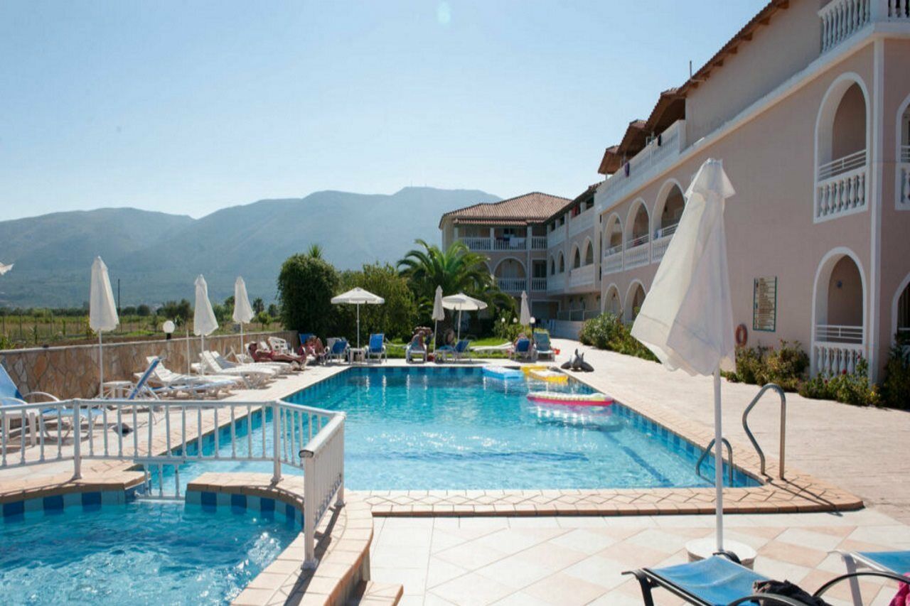 Hotel Plessas Palace Alikanász Kültér fotó